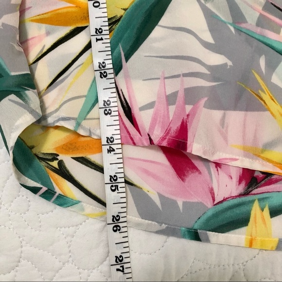 TOMMY BAHAMA 100% Silk Pink/Green/Yellow/Gray Tropical Floral Button Down Blouse - Picture 11 of 16
